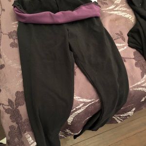 black YOGA legging w purple waist band
